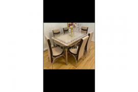 ​Dining table and chairs 